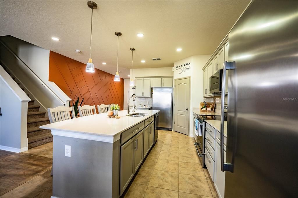 En Venta: $429,000 (4 camas, 3 baños, 2612 Pies cuadrados)