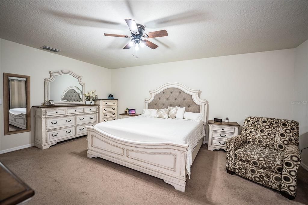 En Venta: $429,000 (4 camas, 3 baños, 2612 Pies cuadrados)