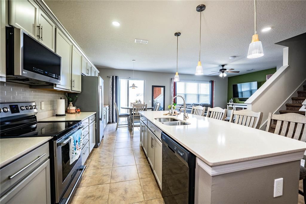 En Venta: $429,000 (4 camas, 3 baños, 2612 Pies cuadrados)