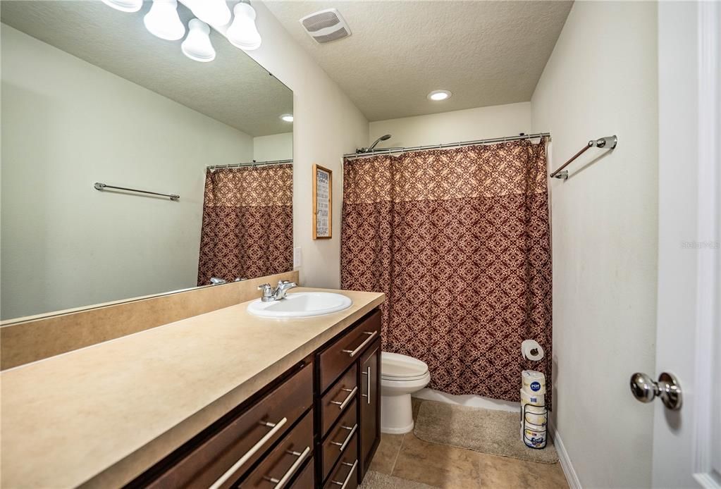 En Venta: $429,000 (4 camas, 3 baños, 2612 Pies cuadrados)