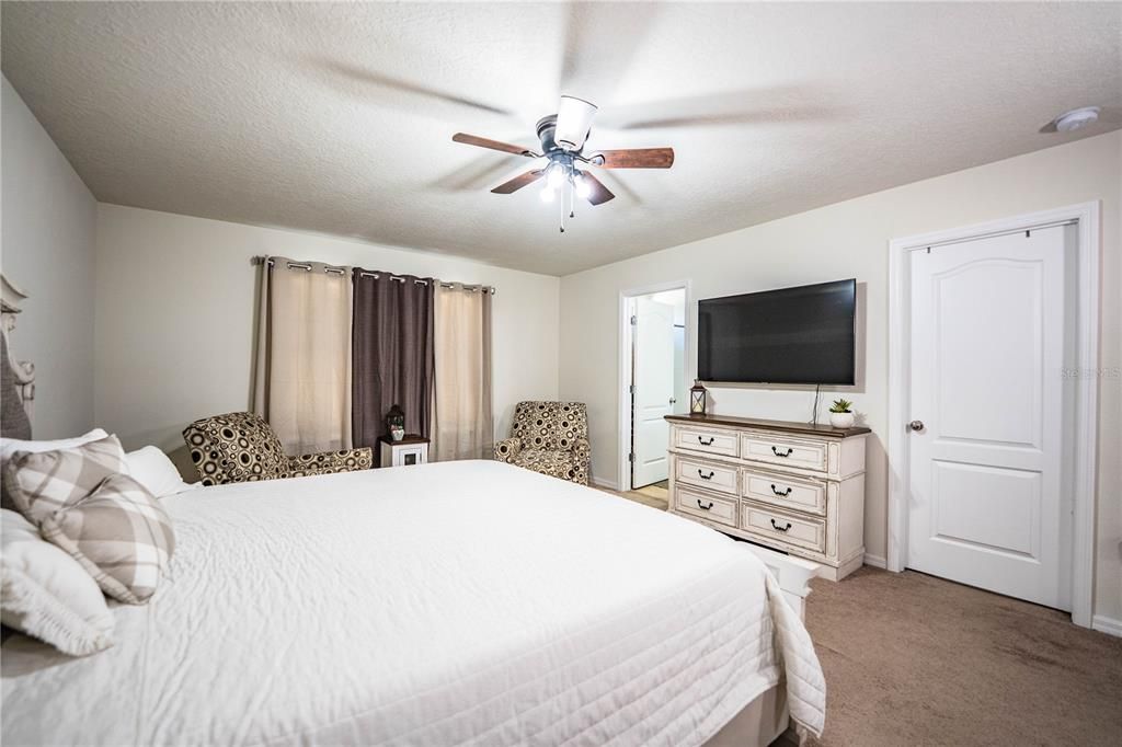 En Venta: $429,000 (4 camas, 3 baños, 2612 Pies cuadrados)