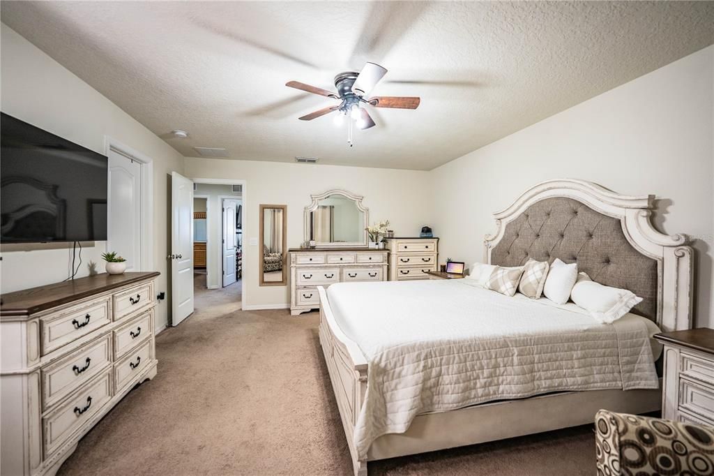 En Venta: $429,000 (4 camas, 3 baños, 2612 Pies cuadrados)