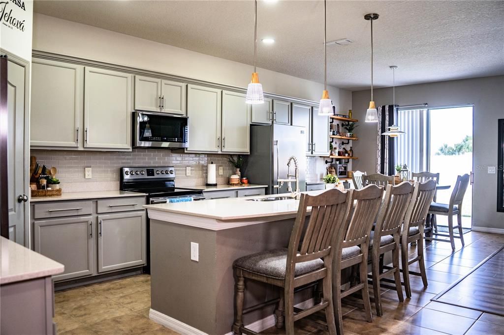 En Venta: $429,000 (4 camas, 3 baños, 2612 Pies cuadrados)