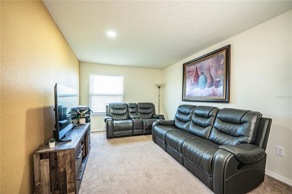 En Venta: $429,000 (4 camas, 3 baños, 2612 Pies cuadrados)