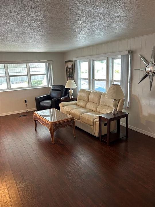 待售: $149,999 (2 贝兹, 2 浴室, 1248 平方英尺)