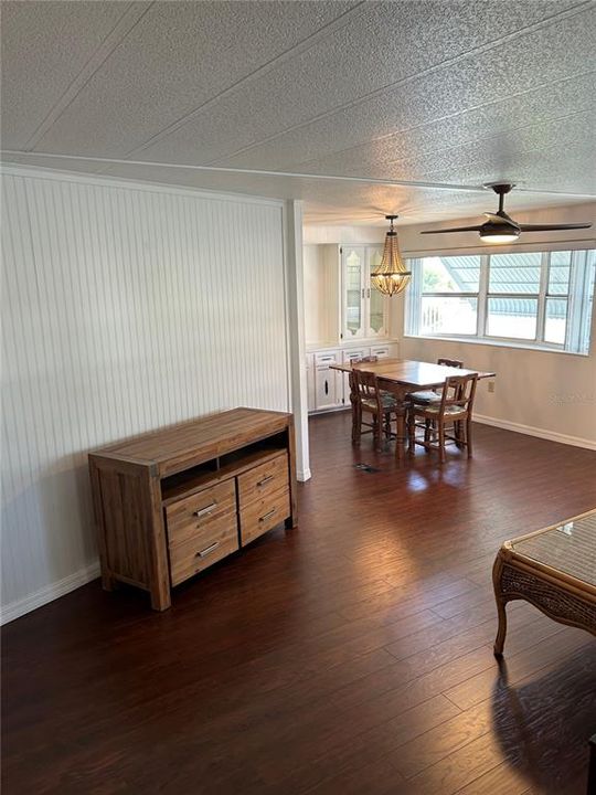 待售: $149,999 (2 贝兹, 2 浴室, 1248 平方英尺)