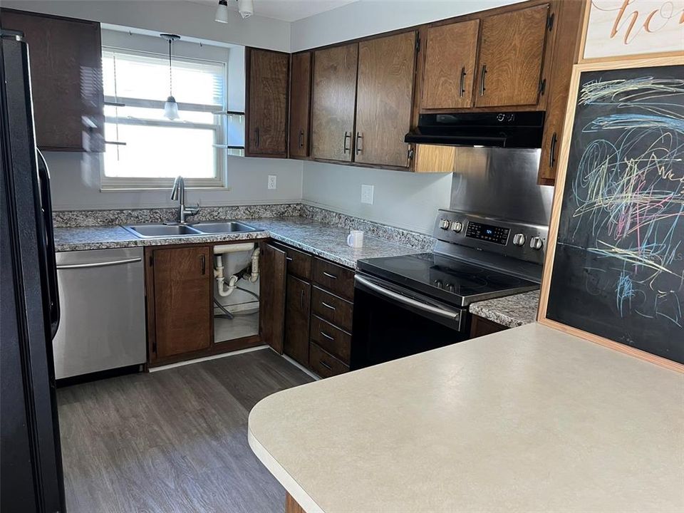 出租: $2,500 (3 贝兹, 3 浴室, 1812 平方英尺)