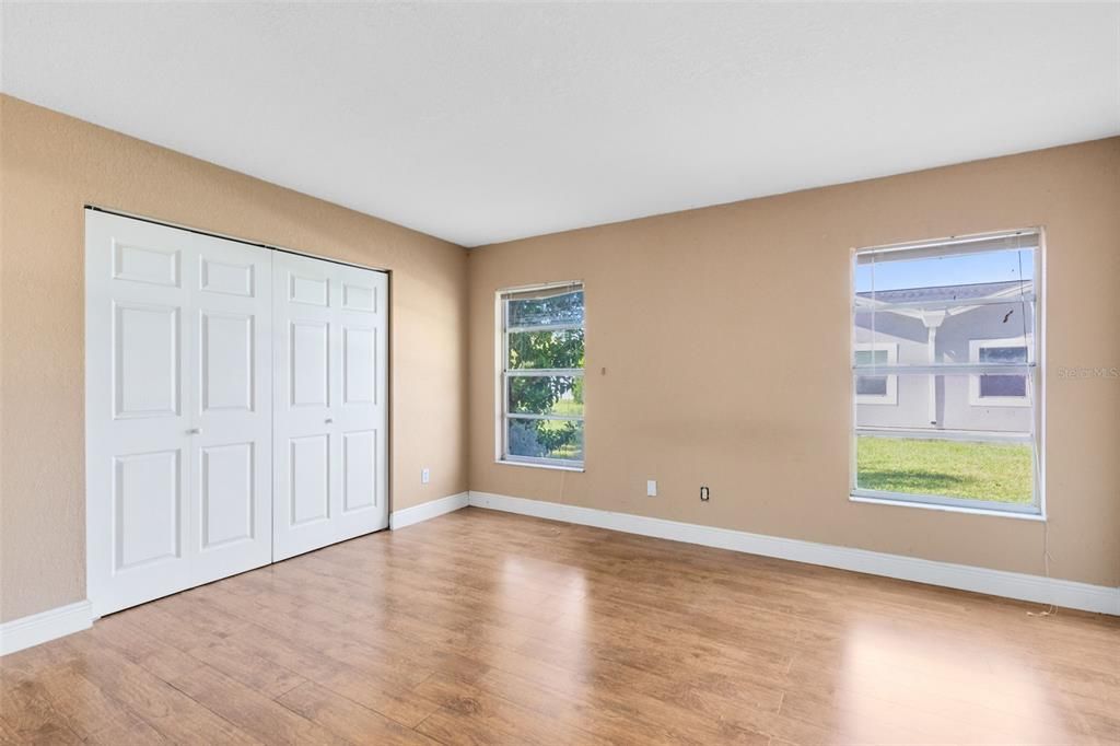 Active With Contract: $285,000 (2 beds, 2 baths, 1070 Square Feet)