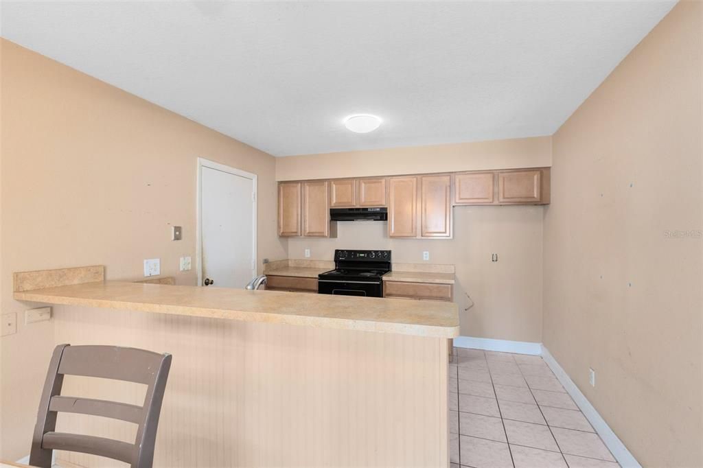 Active With Contract: $285,000 (2 beds, 2 baths, 1070 Square Feet)