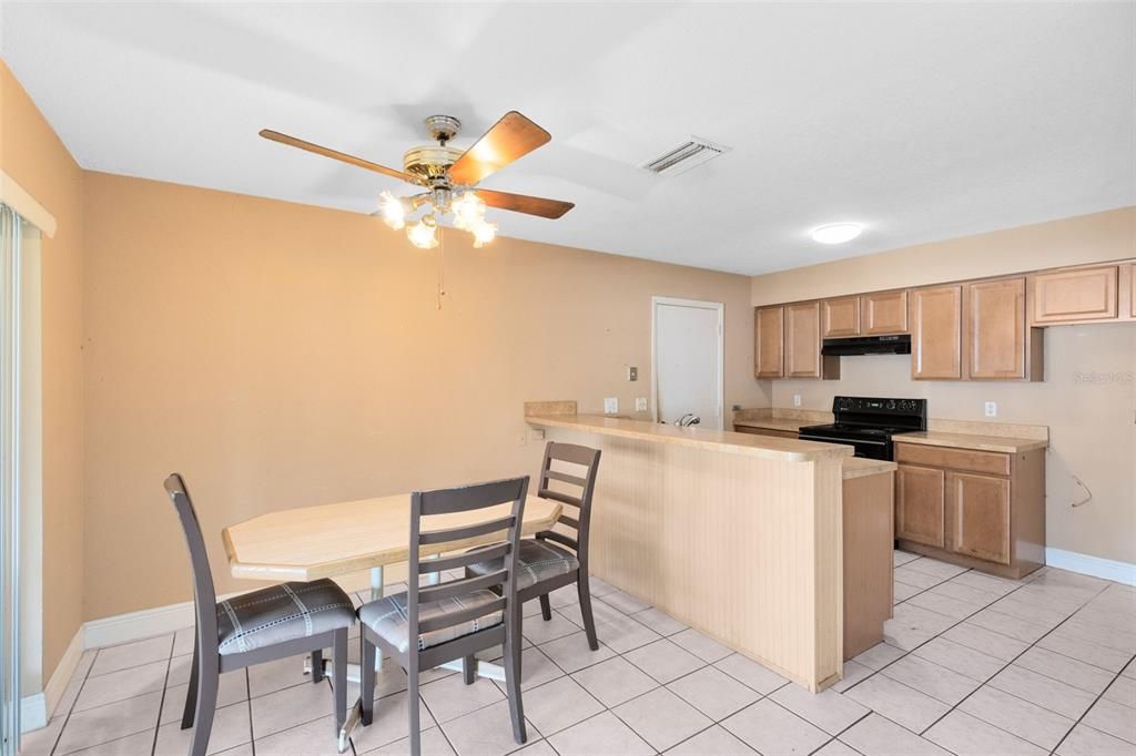 Active With Contract: $285,000 (2 beds, 2 baths, 1070 Square Feet)