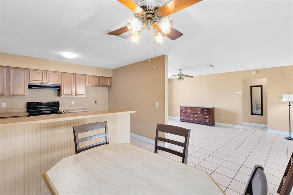 Active With Contract: $285,000 (2 beds, 2 baths, 1070 Square Feet)