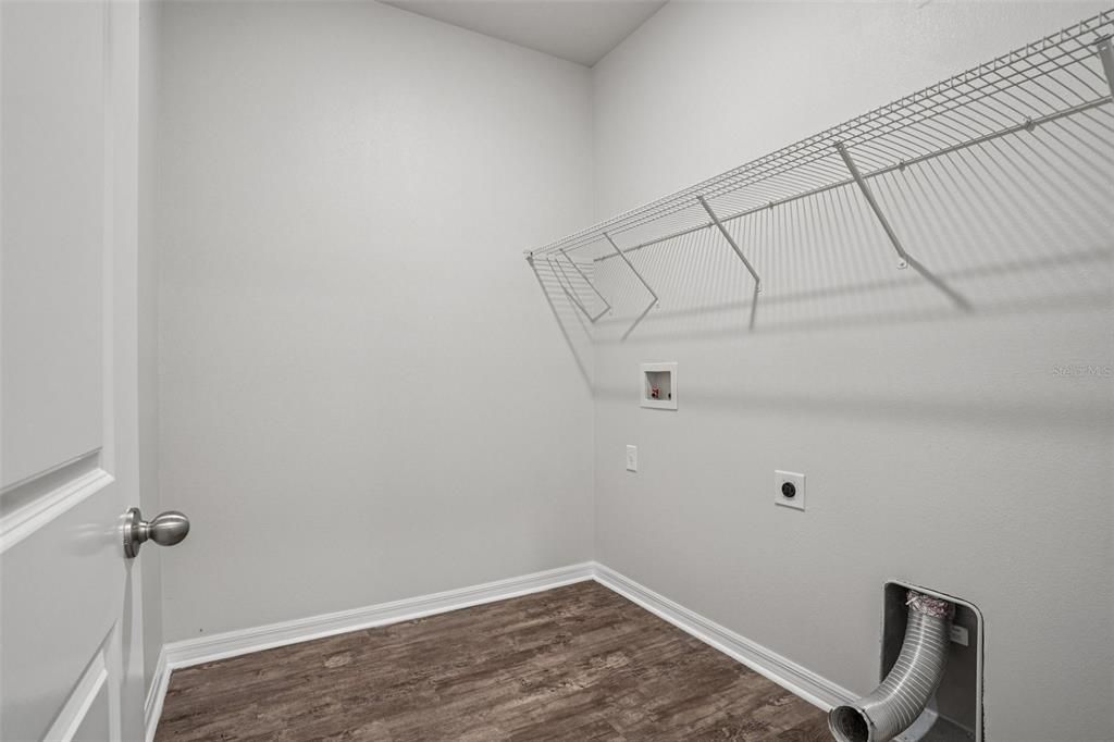 For Sale: $347,500 (3 beds, 2 baths, 1643 Square Feet)