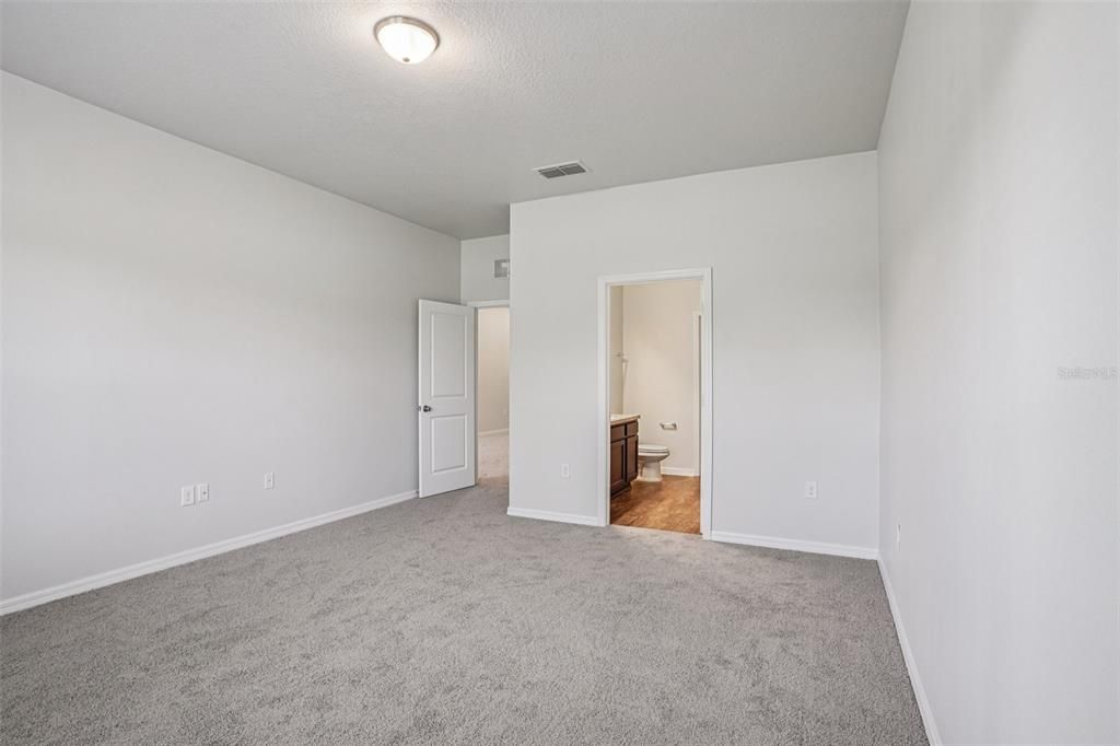 For Sale: $347,500 (3 beds, 2 baths, 1643 Square Feet)