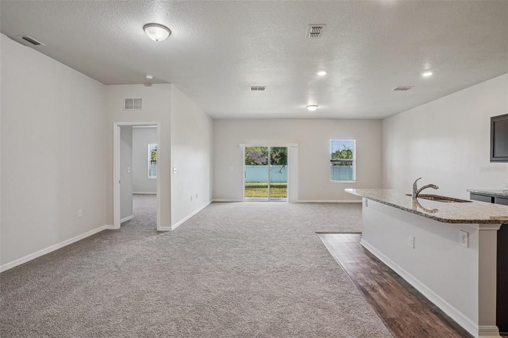 For Sale: $347,500 (3 beds, 2 baths, 1643 Square Feet)