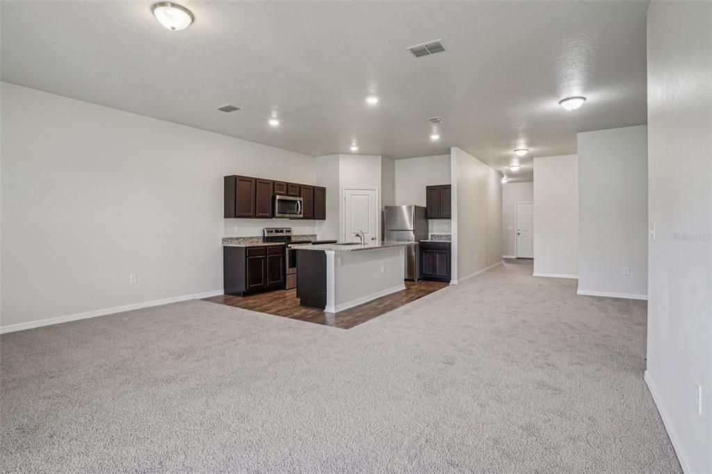 For Sale: $347,500 (3 beds, 2 baths, 1643 Square Feet)