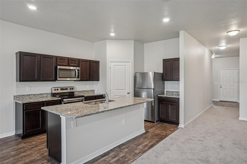 For Sale: $347,500 (3 beds, 2 baths, 1643 Square Feet)
