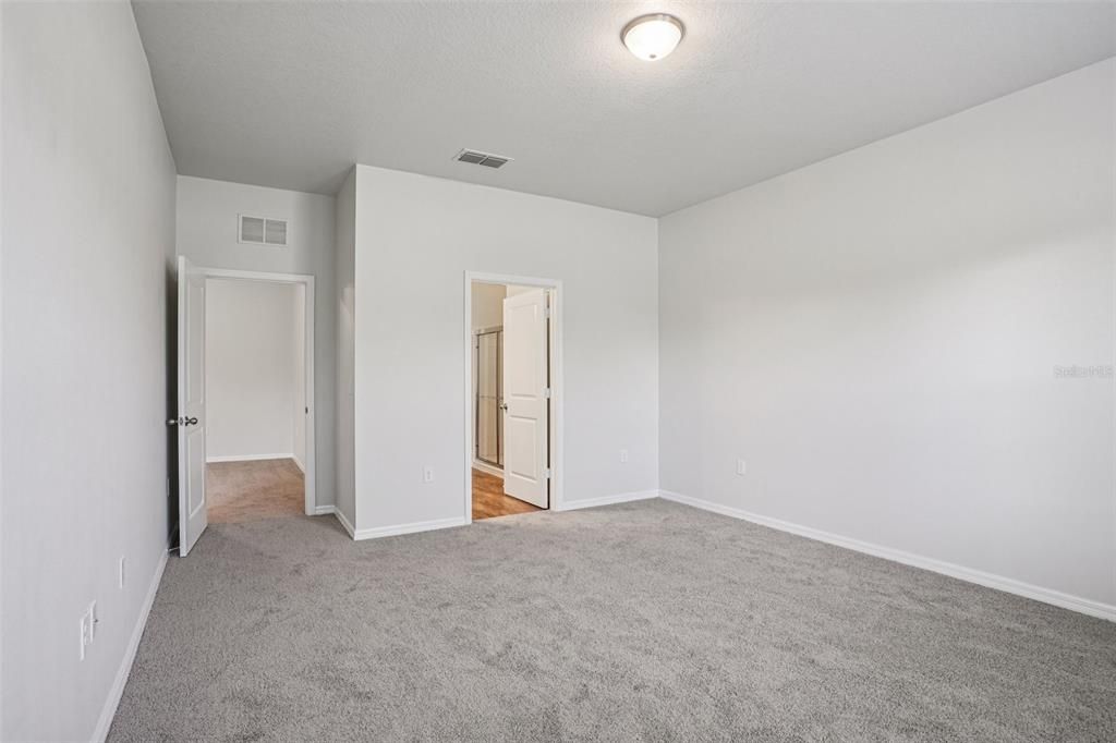 For Sale: $347,500 (3 beds, 2 baths, 1643 Square Feet)