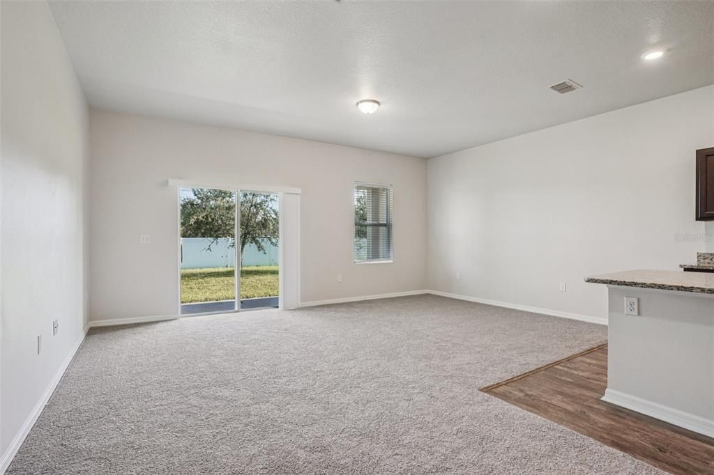 For Sale: $347,500 (3 beds, 2 baths, 1643 Square Feet)