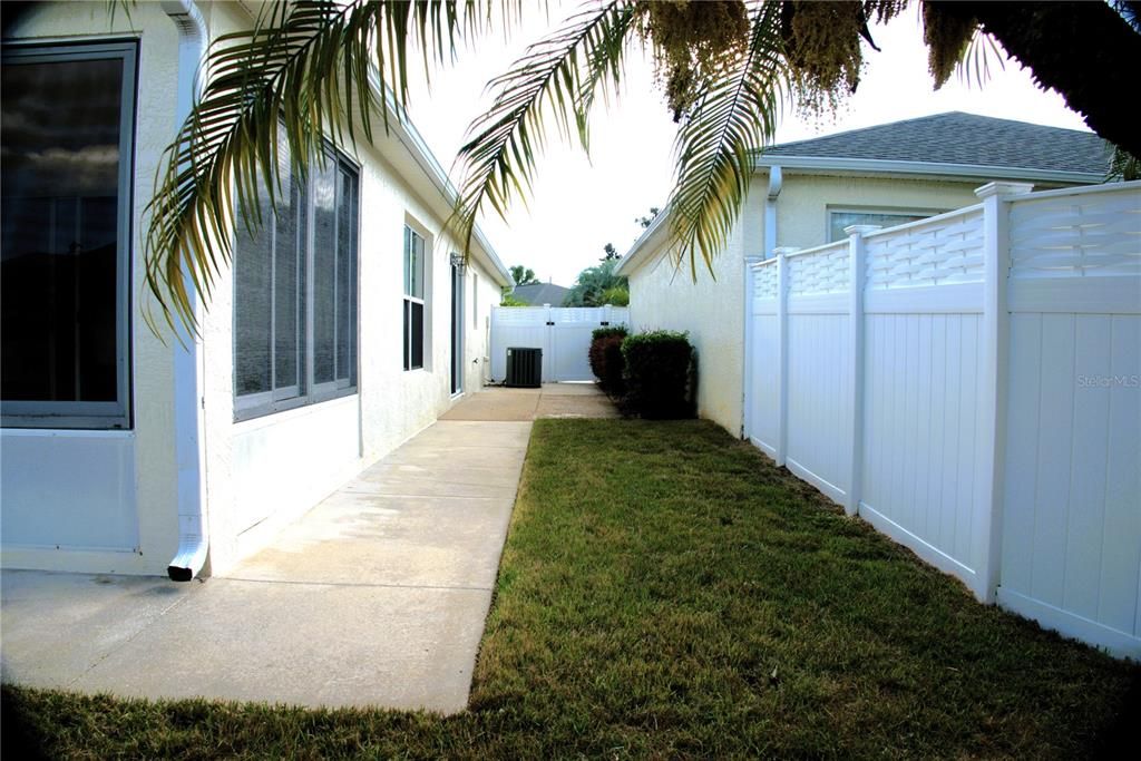 For Sale: $349,900 (2 beds, 2 baths, 1187 Square Feet)