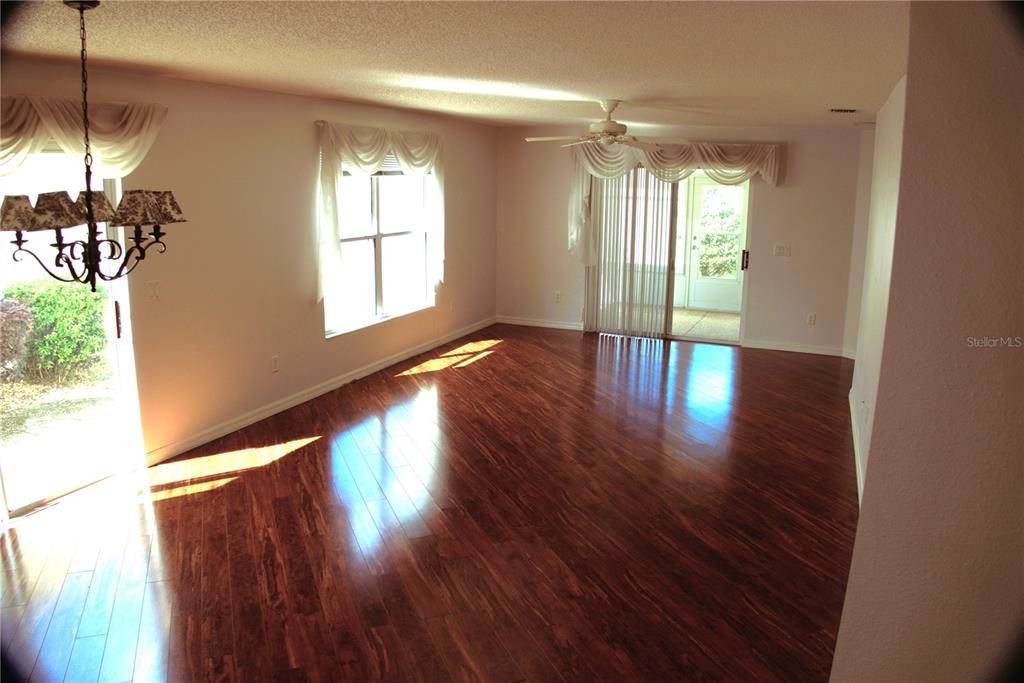 For Sale: $349,900 (2 beds, 2 baths, 1187 Square Feet)