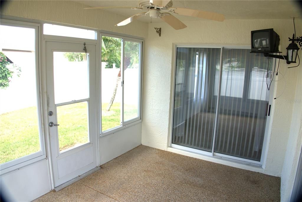 For Sale: $349,900 (2 beds, 2 baths, 1187 Square Feet)