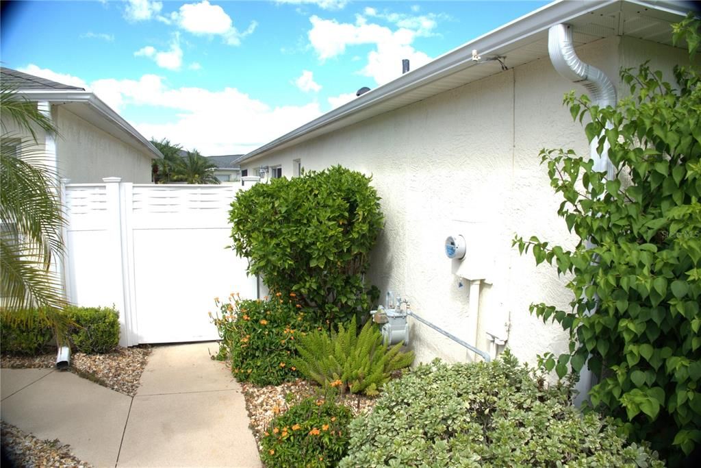 For Sale: $349,900 (2 beds, 2 baths, 1187 Square Feet)