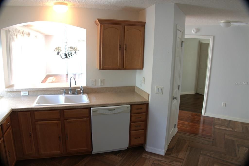 For Sale: $349,900 (2 beds, 2 baths, 1187 Square Feet)