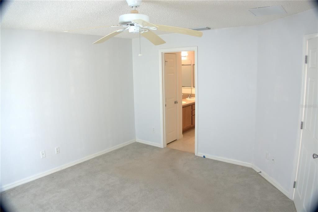 For Sale: $349,900 (2 beds, 2 baths, 1187 Square Feet)