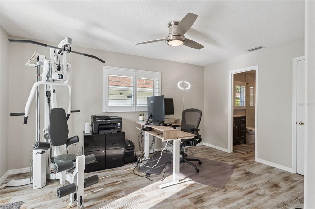 Activo con contrato: $1,190,000 (3 camas, 2 baños, 2842 Pies cuadrados)