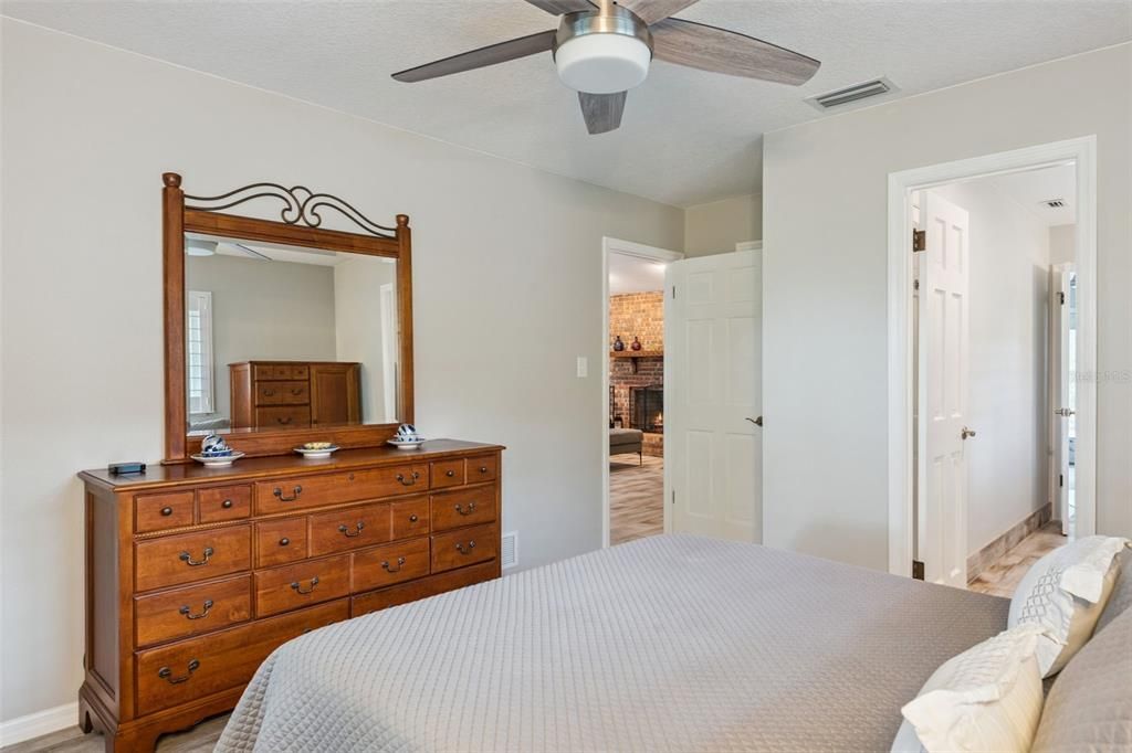 Activo con contrato: $1,190,000 (3 camas, 2 baños, 2842 Pies cuadrados)