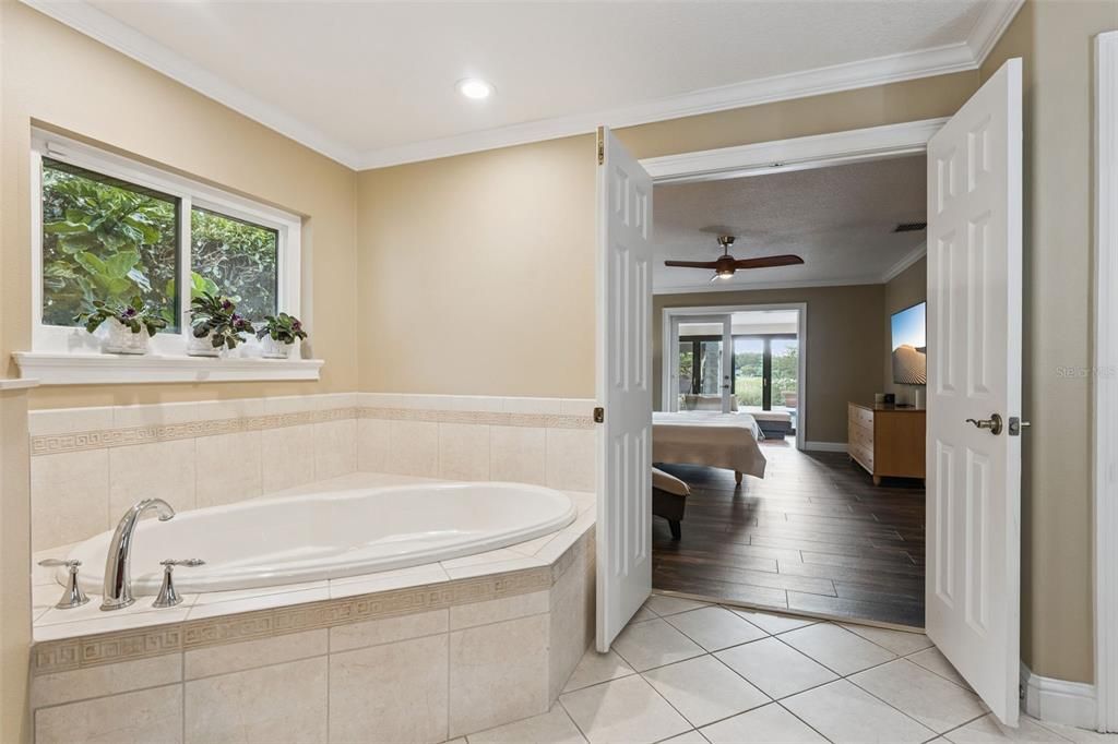 Activo con contrato: $1,190,000 (3 camas, 2 baños, 2842 Pies cuadrados)