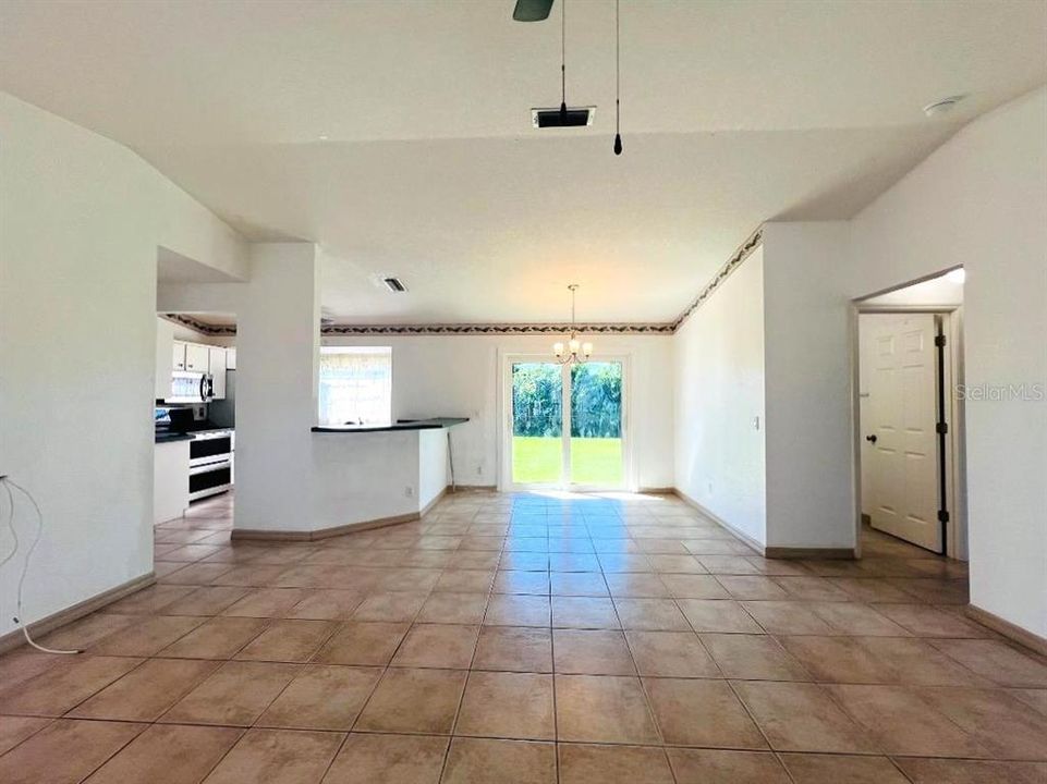 For Sale: $264,900 (3 beds, 2 baths, 1192 Square Feet)