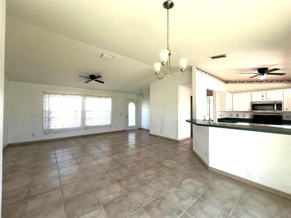 For Sale: $264,900 (3 beds, 2 baths, 1192 Square Feet)