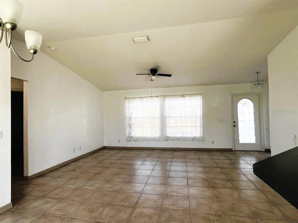 For Sale: $264,900 (3 beds, 2 baths, 1192 Square Feet)