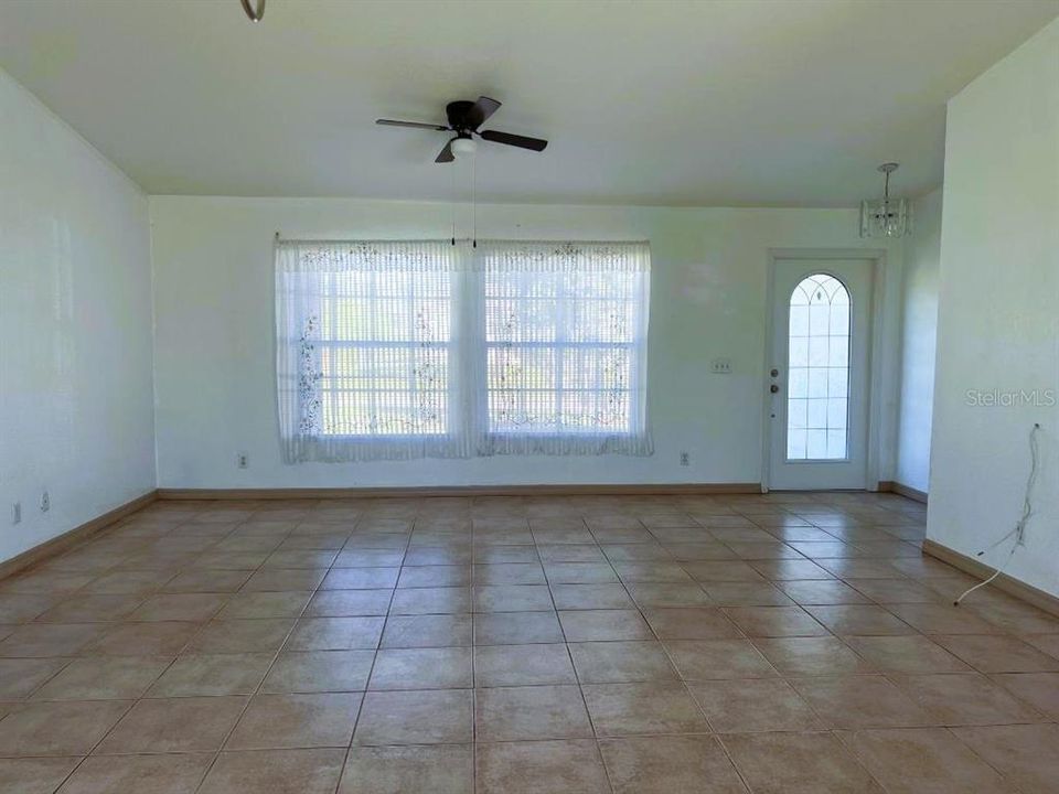 For Sale: $264,900 (3 beds, 2 baths, 1192 Square Feet)