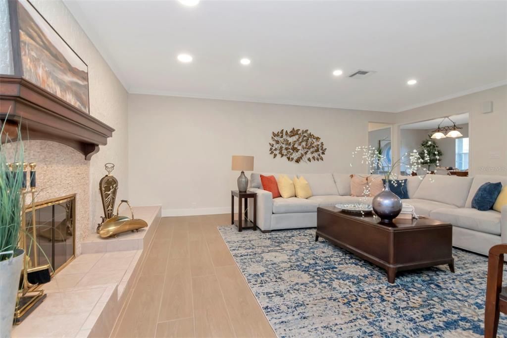 合同活跃: $800,000 (4 贝兹, 3 浴室, 3027 平方英尺)