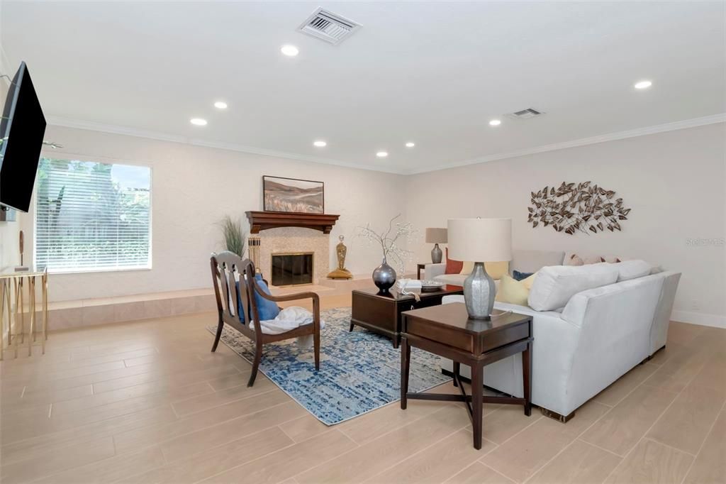 合同活跃: $800,000 (4 贝兹, 3 浴室, 3027 平方英尺)