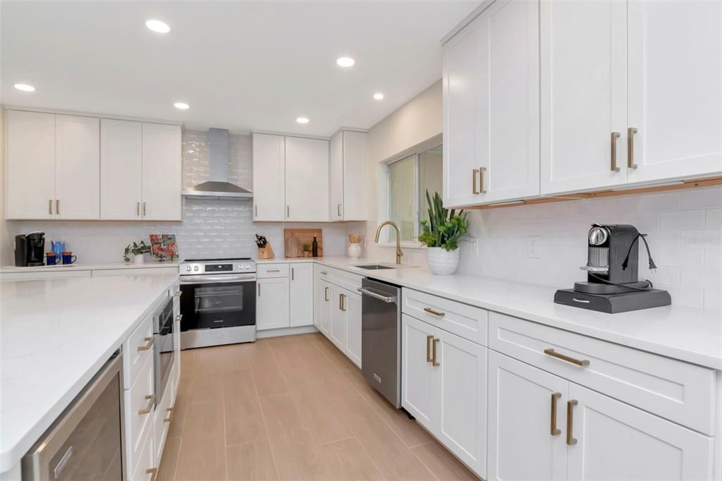 合同活跃: $800,000 (4 贝兹, 3 浴室, 3027 平方英尺)