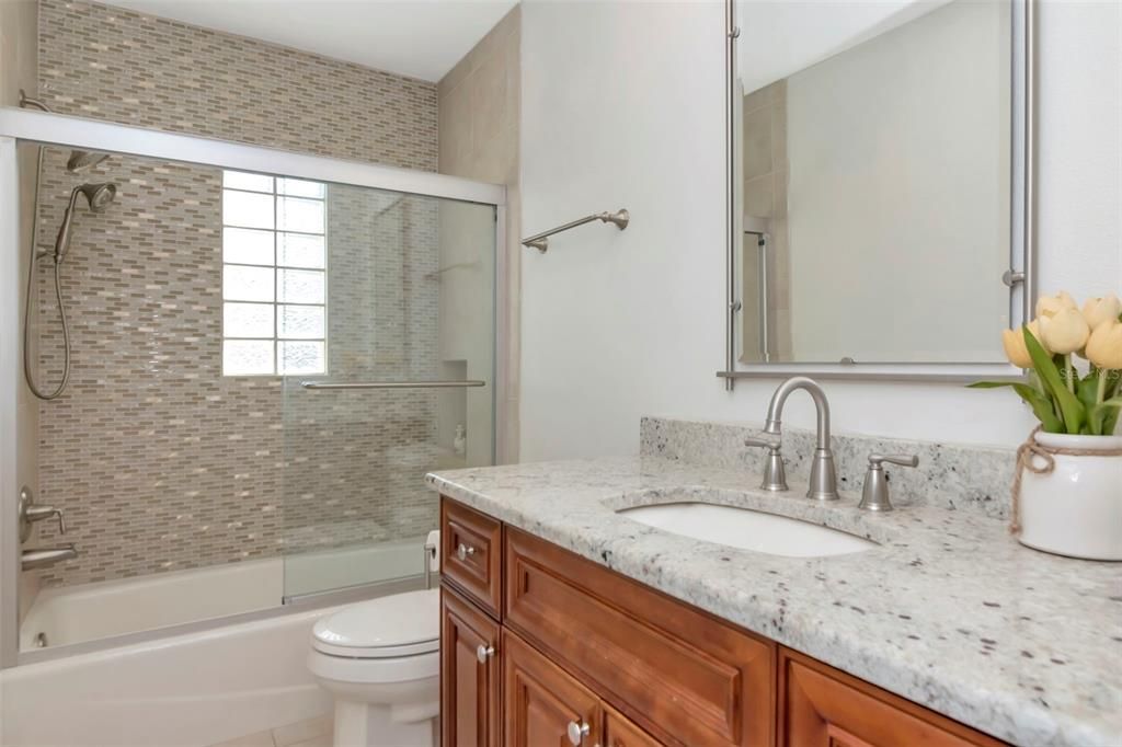 合同活跃: $800,000 (4 贝兹, 3 浴室, 3027 平方英尺)