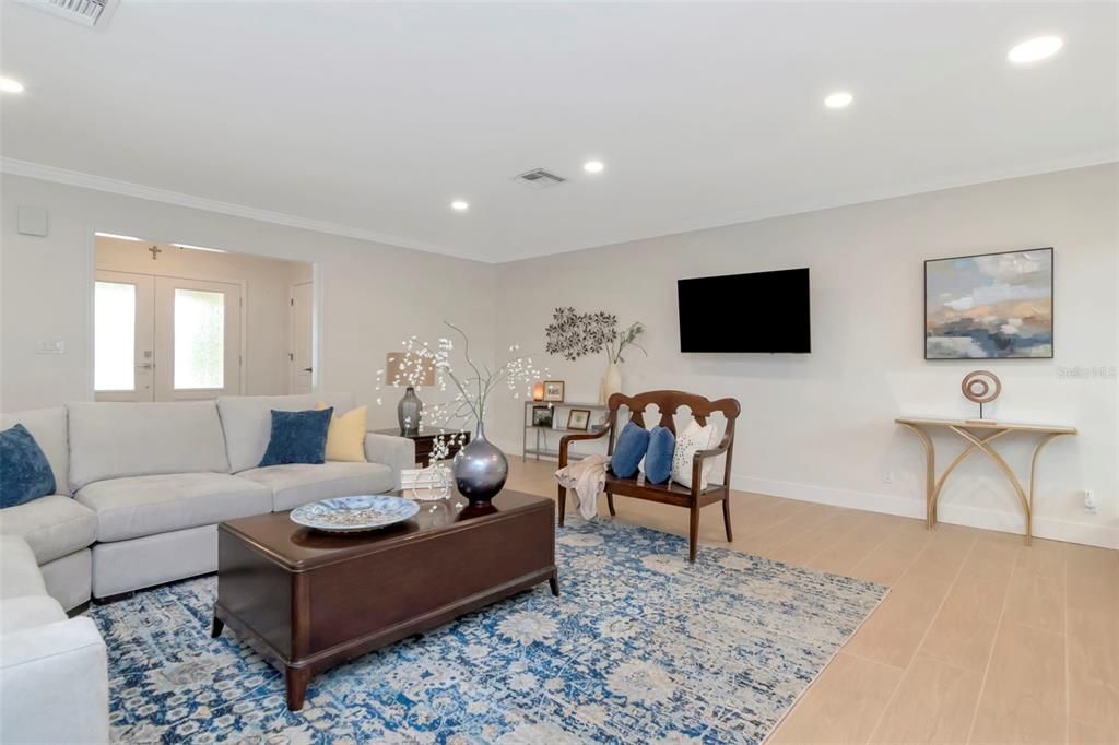 合同活跃: $800,000 (4 贝兹, 3 浴室, 3027 平方英尺)