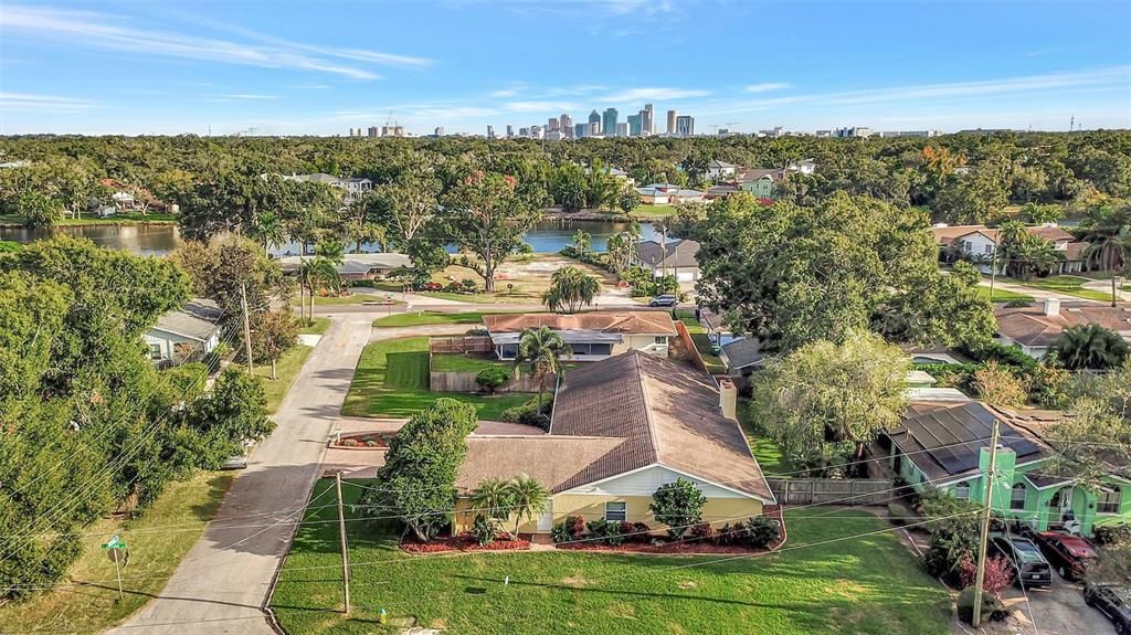 合同活跃: $800,000 (4 贝兹, 3 浴室, 3027 平方英尺)