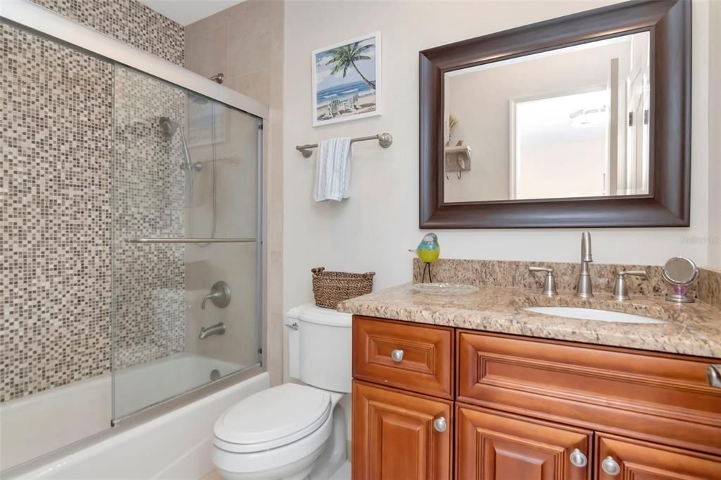 合同活跃: $800,000 (4 贝兹, 3 浴室, 3027 平方英尺)