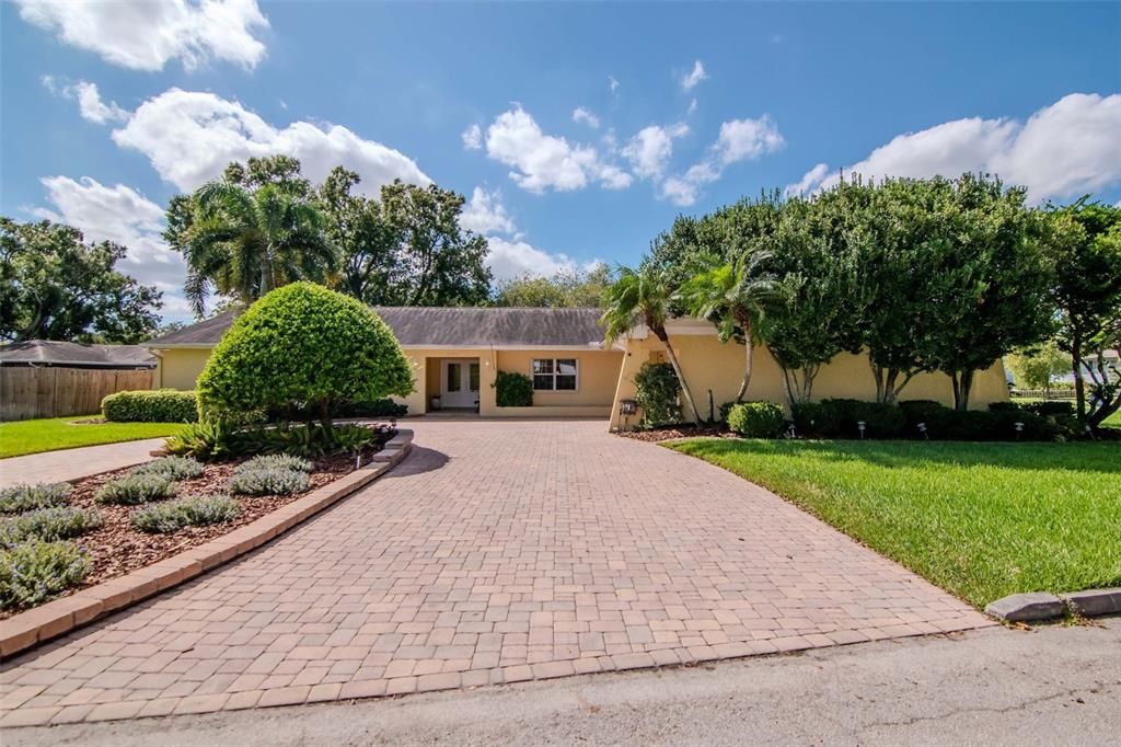 合同活跃: $800,000 (4 贝兹, 3 浴室, 3027 平方英尺)