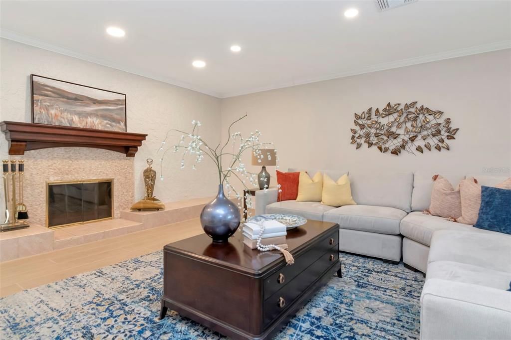 合同活跃: $800,000 (4 贝兹, 3 浴室, 3027 平方英尺)