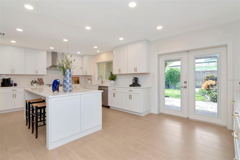 合同活跃: $800,000 (4 贝兹, 3 浴室, 3027 平方英尺)