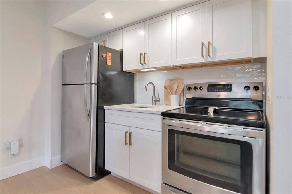 合同活跃: $800,000 (4 贝兹, 3 浴室, 3027 平方英尺)