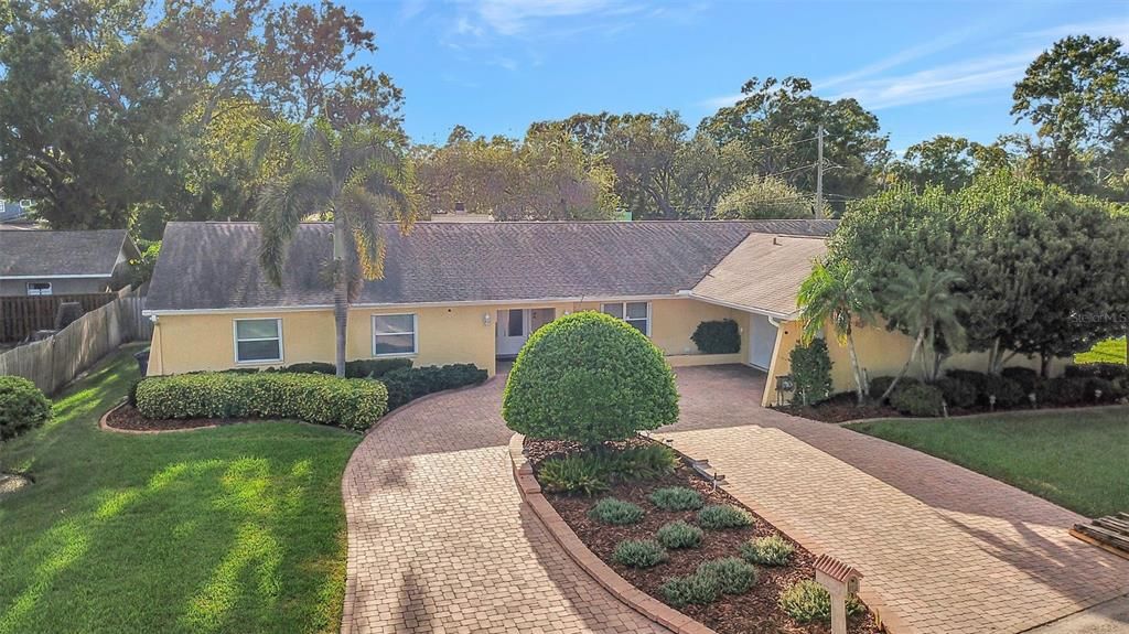 合同活跃: $800,000 (4 贝兹, 3 浴室, 3027 平方英尺)