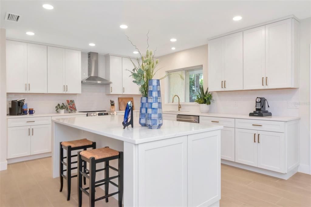 合同活跃: $800,000 (4 贝兹, 3 浴室, 3027 平方英尺)