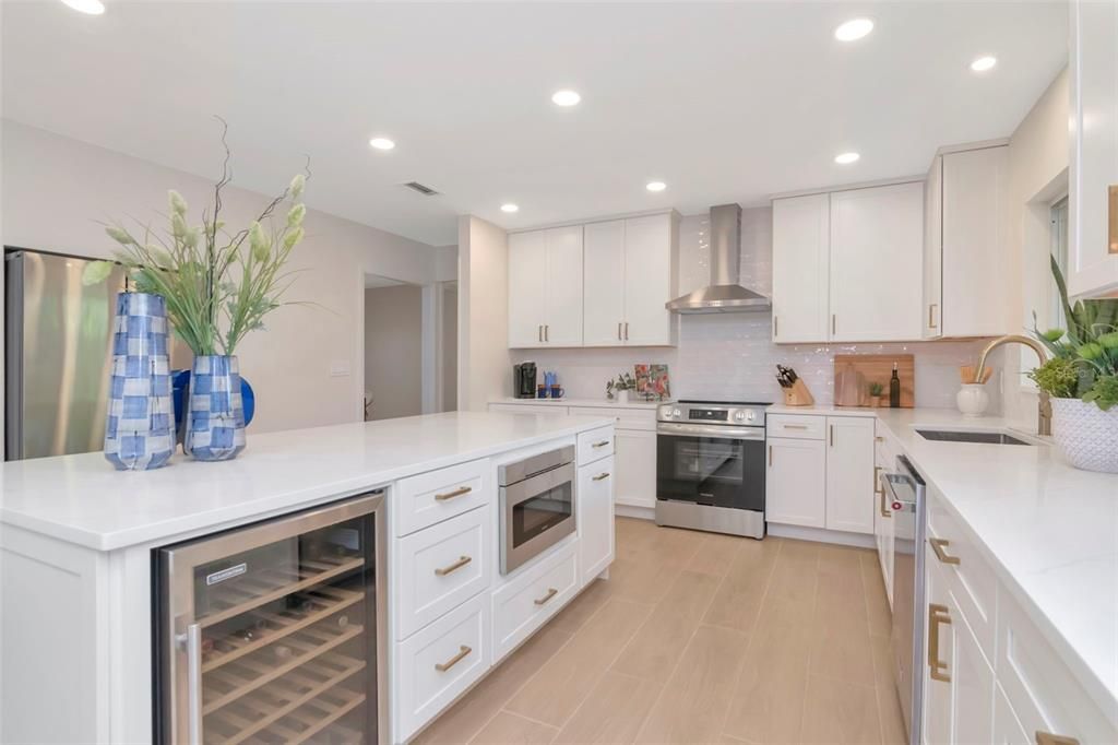 合同活跃: $800,000 (4 贝兹, 3 浴室, 3027 平方英尺)