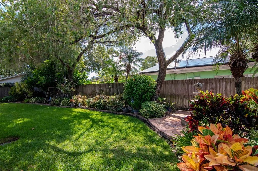 合同活跃: $800,000 (4 贝兹, 3 浴室, 3027 平方英尺)